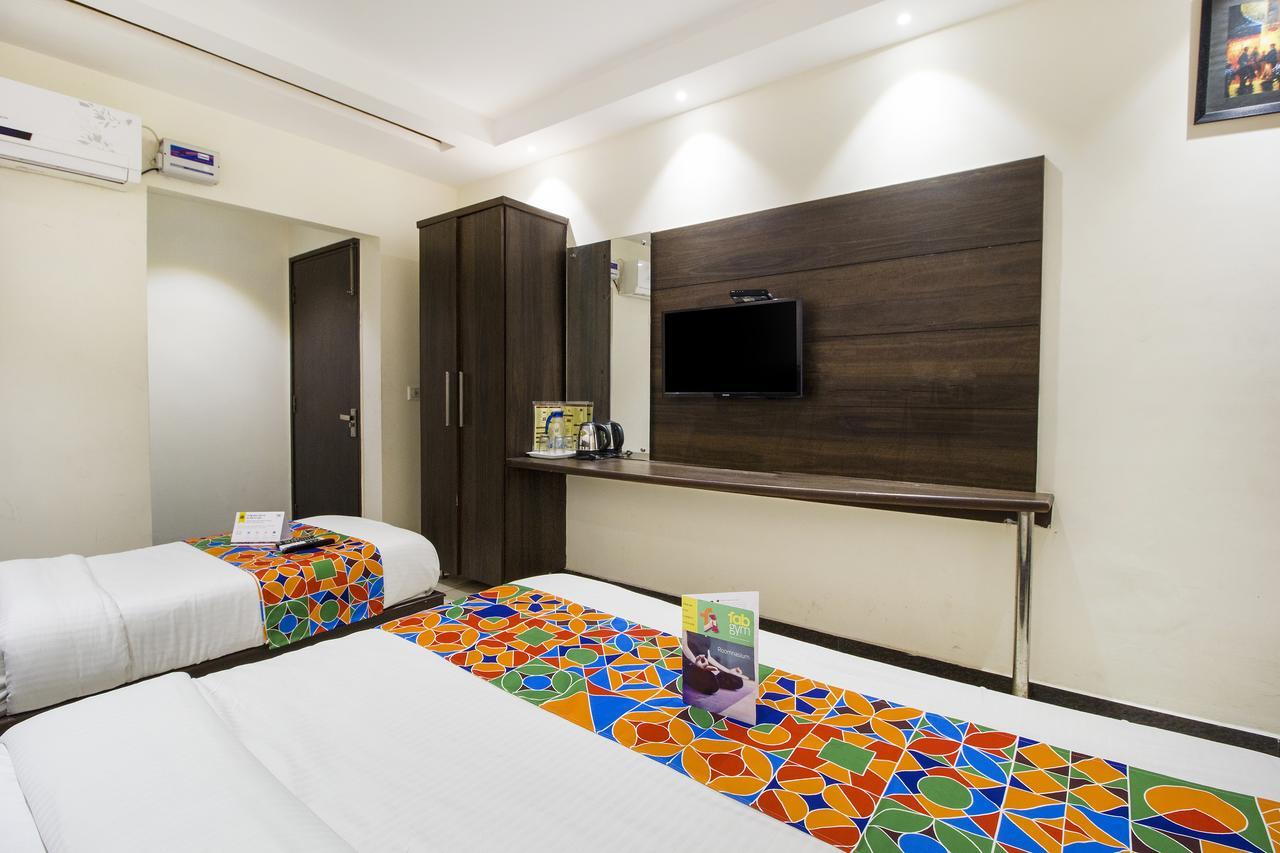 fabexpress le continental hotel in paharganj new delhi